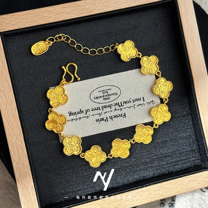 AU9999 new four-leaf clover Tang grass pattern sand gold bracelet 24K real gold peace joy four-leaf clover versatile bracelet
AU9999 new four-leaf clover Tang grass pattern sand gold bracelet 24K real gold peace joy four-leaf clover versatile bracelet