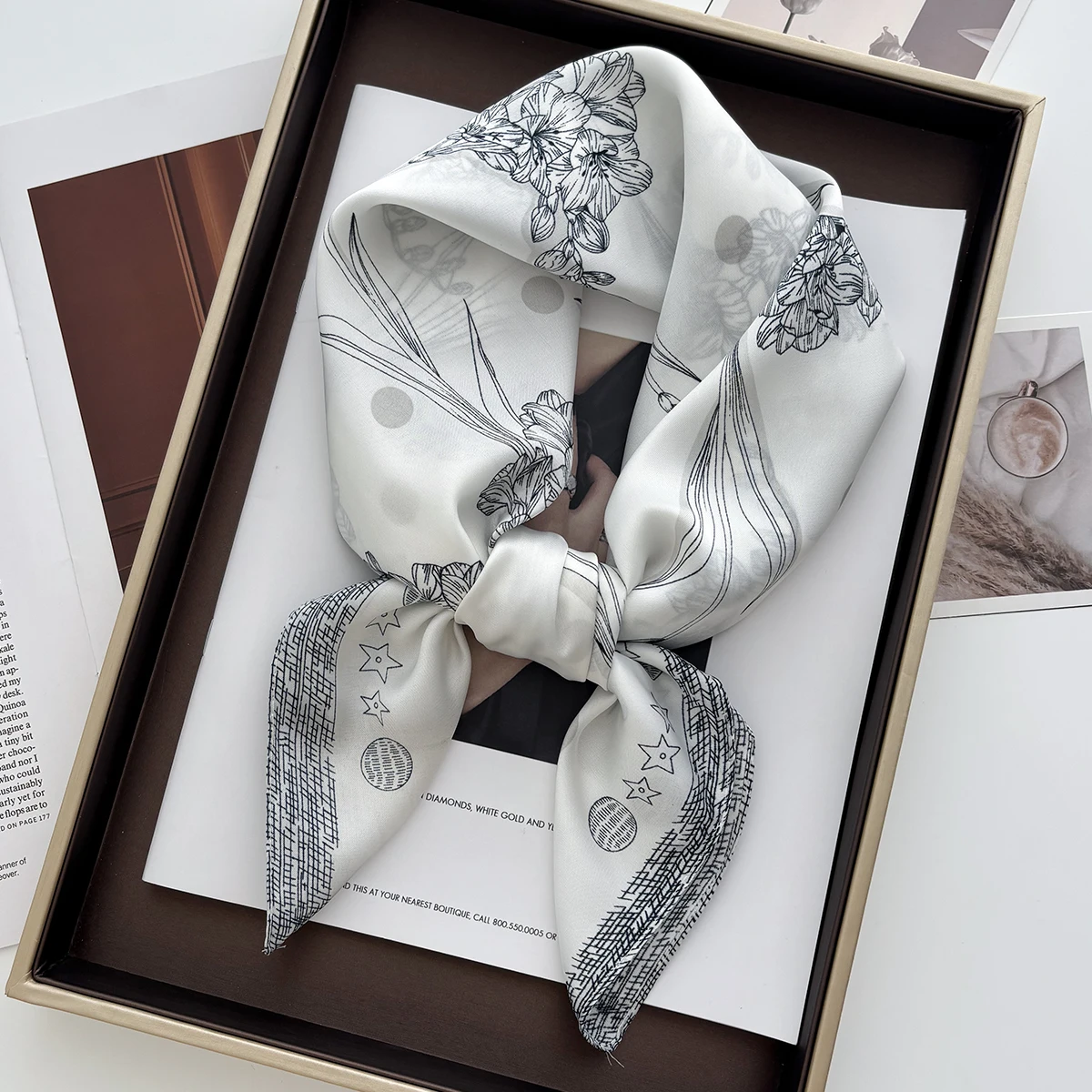 Роскошный квадратный шарф из искусственного шелка для женщин, банданы, белая женская повязка для волос, женский шейный платок с цветочным принтом, сумка-хиджаб, лента для путешествий
Роскошный квадратный шарф из искусственного шелка для женщин, банданы, белая женская повязка для волос, женский шейный платок с цветочным принтом, сумка-хиджаб, лента для путешествий