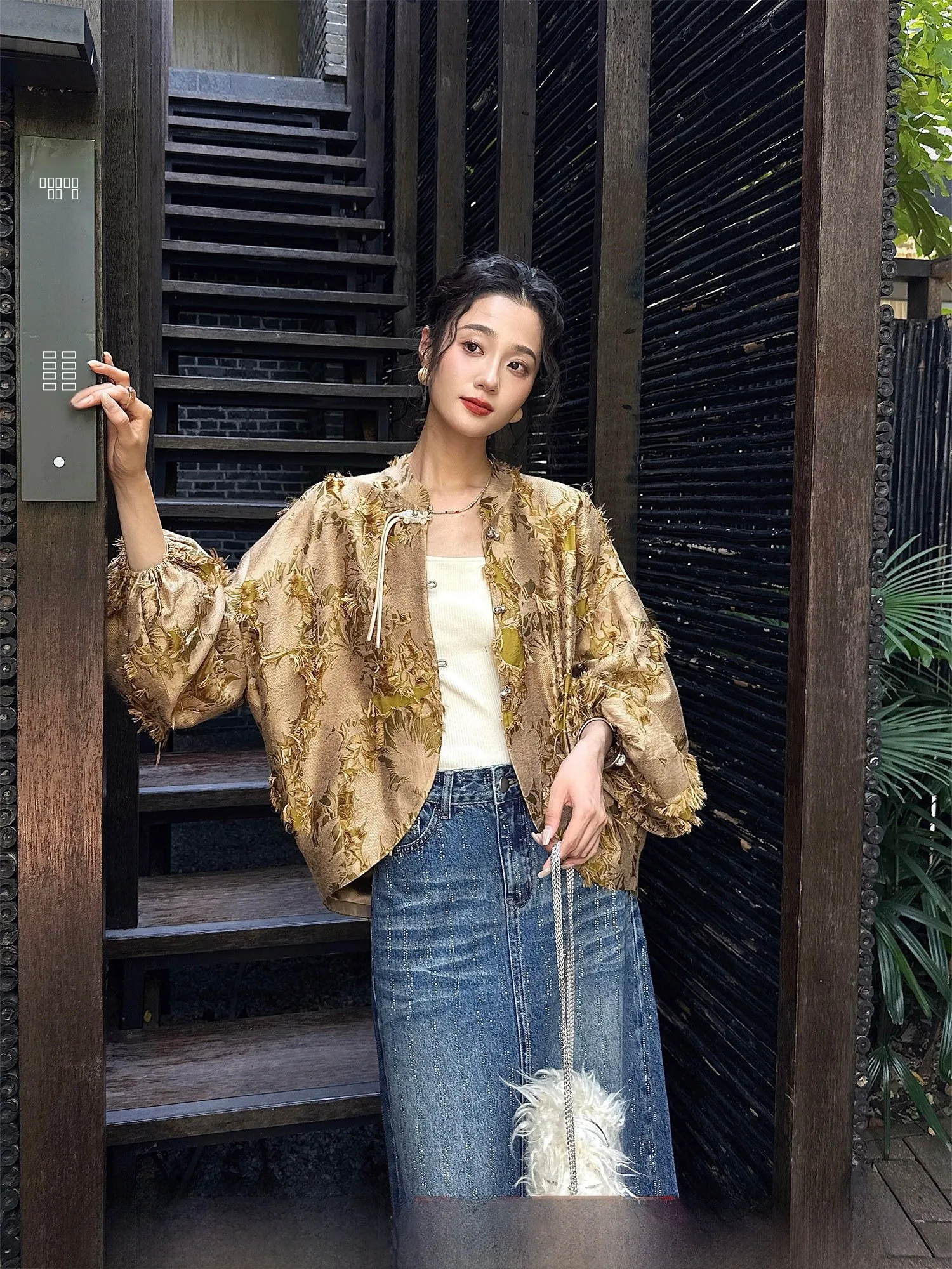 Новая куртка Sanji Bla Flower в китайском стиле, осенняя, с цветочным узором, вырезами, трендовая, уникальная женская верхняя одежда
Новая куртка Sanji Bla Flower в китайском стиле, осенняя, с цветочным узором, вырезами, трендовая, уникальная женская верхняя одежда