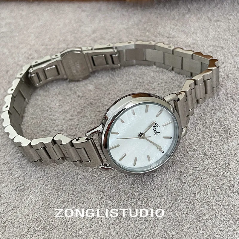 New Women'S Watch With A Simple And Artistic Design, Stainless Steel Band, And Round Dial; A Creative Gift For Female Students.
New Women'S Watch With A Simple And Artistic Design, Stainless Steel Band, And Round Dial; A Creative Gift For Female Students.
