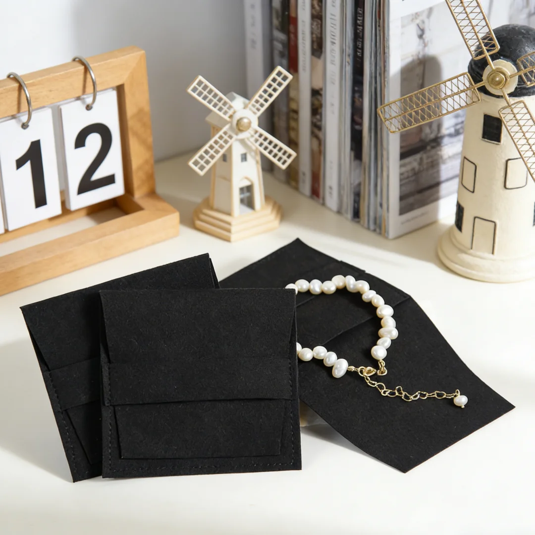 5Pcs Stylish Microfiber Envelope Design Storage Pouches with Band Practical&Elegant Packaging Bags for All Types of Fine Jewelry
5Pcs Stylish Microfiber Envelope Design Storage Pouches with Band Practical&Elegant Packaging Bags for All Types of Fine Jewelry