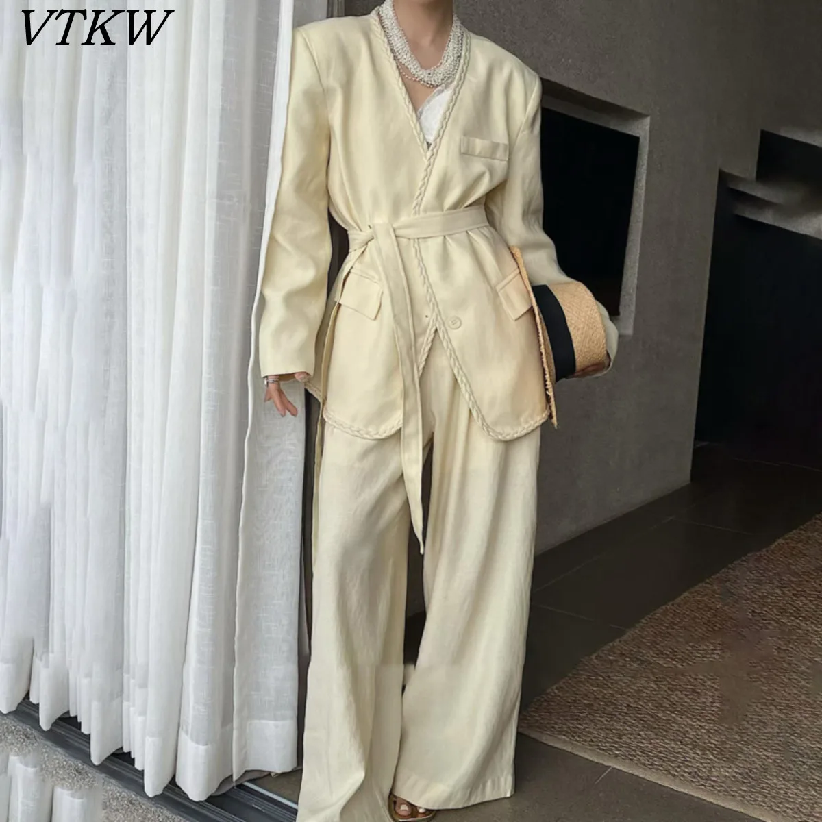 VTKW 2026 New Women Two Piece Suit Braided Trim V Neck Self Tie Waist Pocketed Long Sleeve Wide Leg Trousers Office Outfit
VTKW 2026 New Women Two Piece Suit Braided Trim V Neck Self Tie Waist Pocketed Long Sleeve Wide Leg Trousers Office Outfit