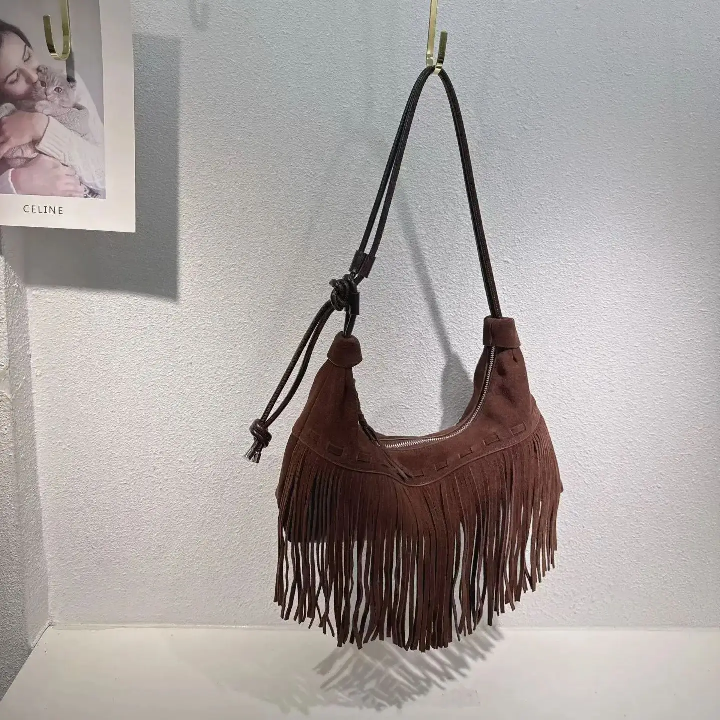 Новая женская сумка через плечо из натуральной замши класса люкс, дизайнерская, в богемном стиле, сумка-песок, женская сумка на плечо
Новая женская сумка через плечо из натуральной замши класса люкс, дизайнерская, в богемном стиле, сумка-песок, женская сумка на плечо