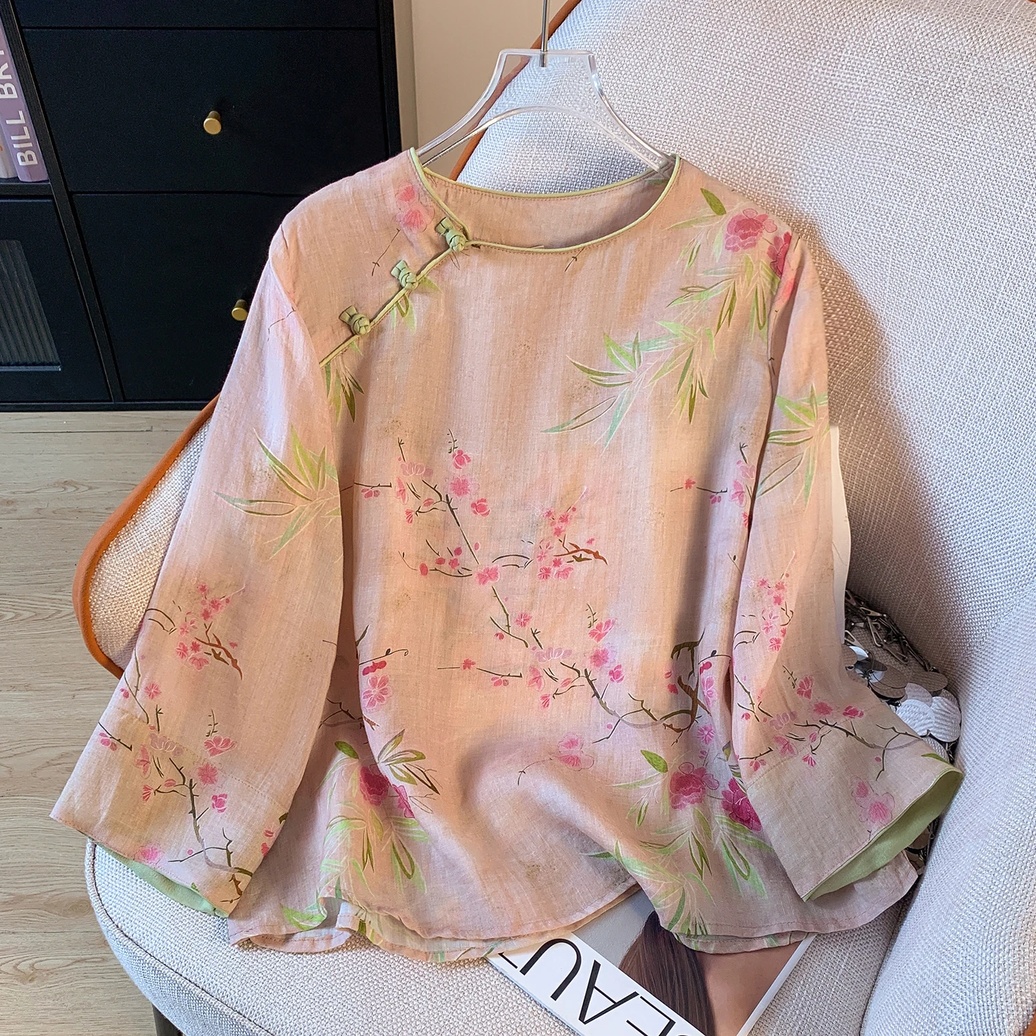 Новая китайская круглая льняная одежда с принтом Ne, женская весенне-осенняя одежда в стиле ретро, национальная художественная чайная одежда Elely, собранная...
Новая китайская круглая льняная одежда с принтом Ne, женская весенне-осенняя одежда в стиле ретро, национальная художественная чайная одежда Elely, собранная...