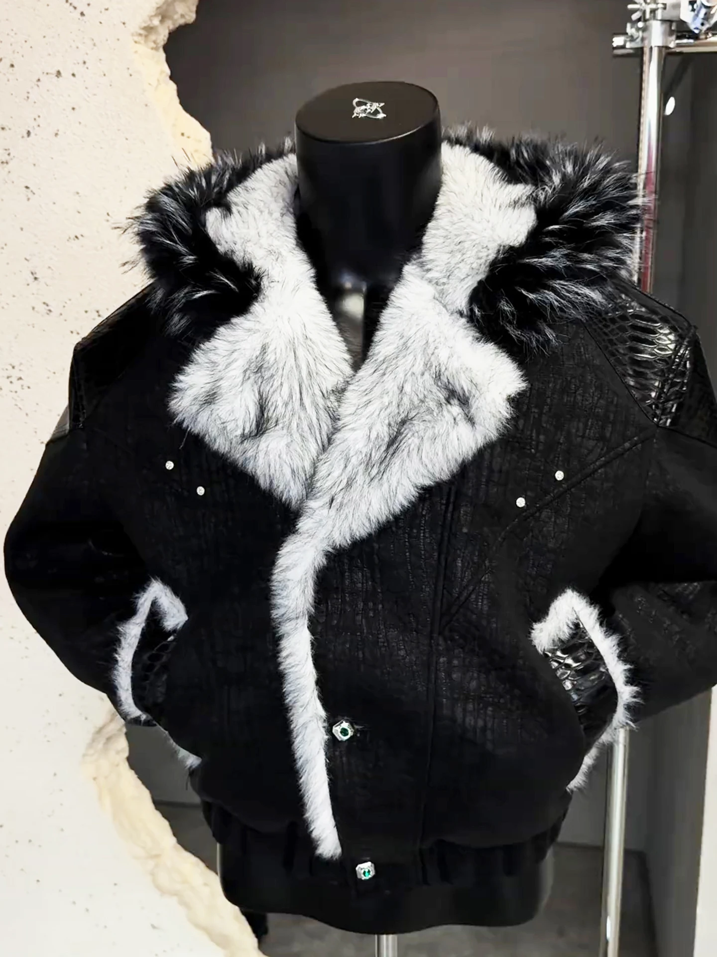 Thiened eepskin Cotton Jaet Men's Winter Coat Warmth Faion Design oulder Widthened Coat Youth ular Sle
Thiened eepskin Cotton Jaet Men's Winter Coat Warmth Faion Design oulder Widthened Coat Youth ular Sle