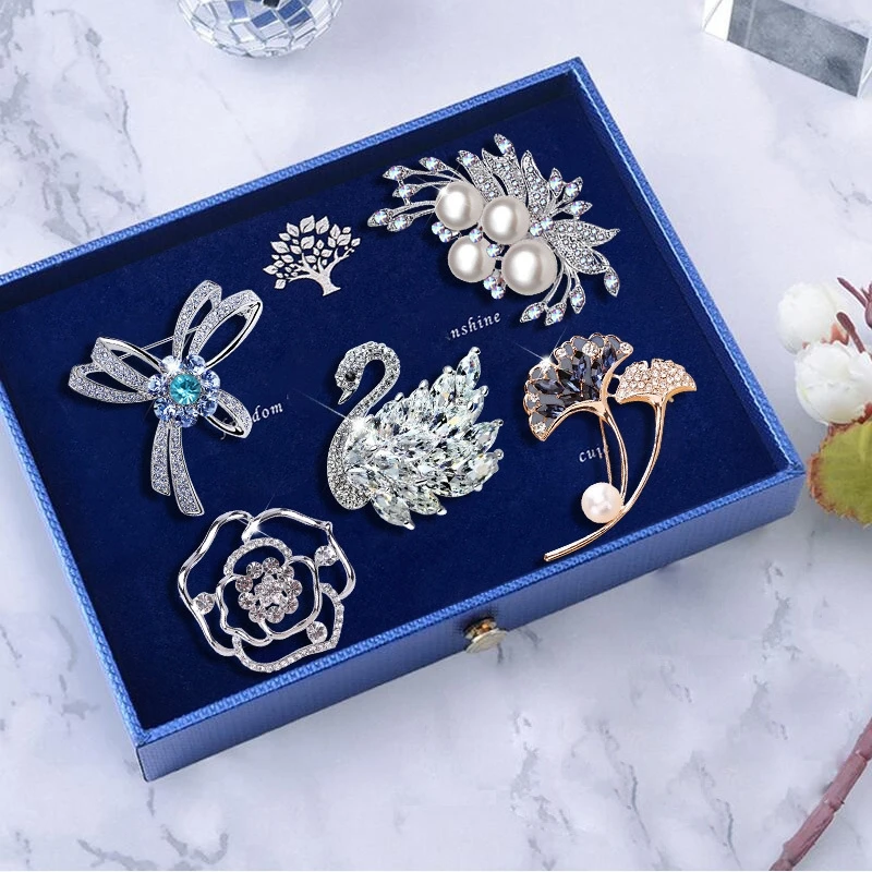Birthday gift for girls High grade brooch set High grade pearl brooch pin Loong Boat Festival gift for girlfriend
Birthday gift for girls High grade brooch set High grade pearl brooch pin Loong Boat Festival gift for girlfriend