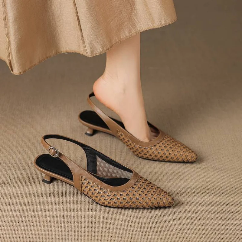 Lady sandals Light Weight Pointed toe Retro Comfortable simple and elegant Women shoes leather Breathable
Lady sandals Light Weight Pointed toe Retro Comfortable simple and elegant Women shoes leather Breathable