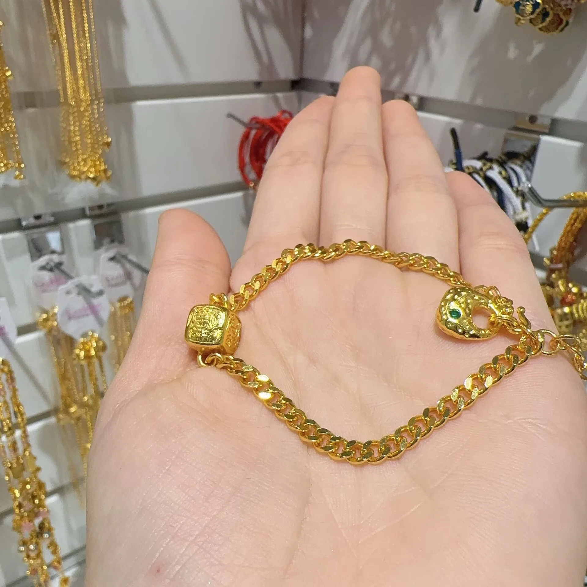 Plated With Genuine Gold Preservation Ancient Sand Gold Small Lump Side Body Cuban Chain Auspicious Words Peace Girls Gift
Plated With Genuine Gold Preservation Ancient Sand Gold Small Lump Side Body Cuban Chain Auspicious Words Peace Girls Gift