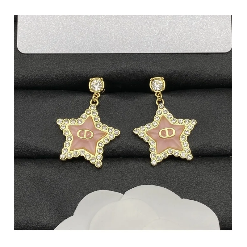 High-end Star Stud Earrings Women's Letter Fashion Earrings Exquisite Earrings Needle
High-end Star Stud Earrings Women's Letter Fashion Earrings Exquisite Earrings Needle