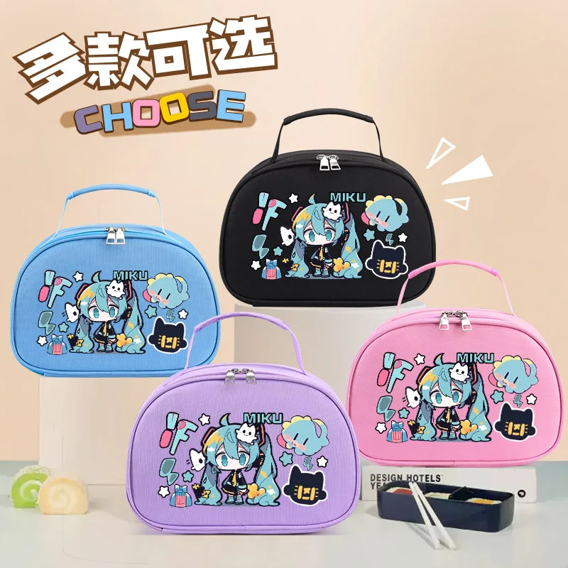 Сумка-ланчбокс Hatsune Miku: Аниме-фигурка, мультяшный дизайн, милая, для студентов, большая вместимость, с алюминиевой фольгой, термоизолированная
Сумка-ланчбокс Hatsune Miku: Аниме-фигурка, мультяшный дизайн, милая, для студентов, большая вместимость, с алюминиевой фольгой, термоизолированная