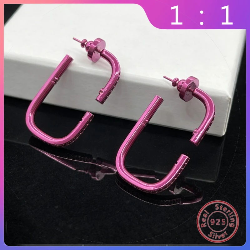 Новые серьги из серебра S925 пробы: роскошные, модные, в стиле ретро, универсальные, с бриллиантами по краю, золотые, с буквами, нишевый дизайн, подарок на праздник
Новые серьги из серебра S925 пробы: роскошные, модные, в стиле ретро, универсальные, с бриллиантами по краю, золотые, с буквами, нишевый дизайн, подарок на праздник
