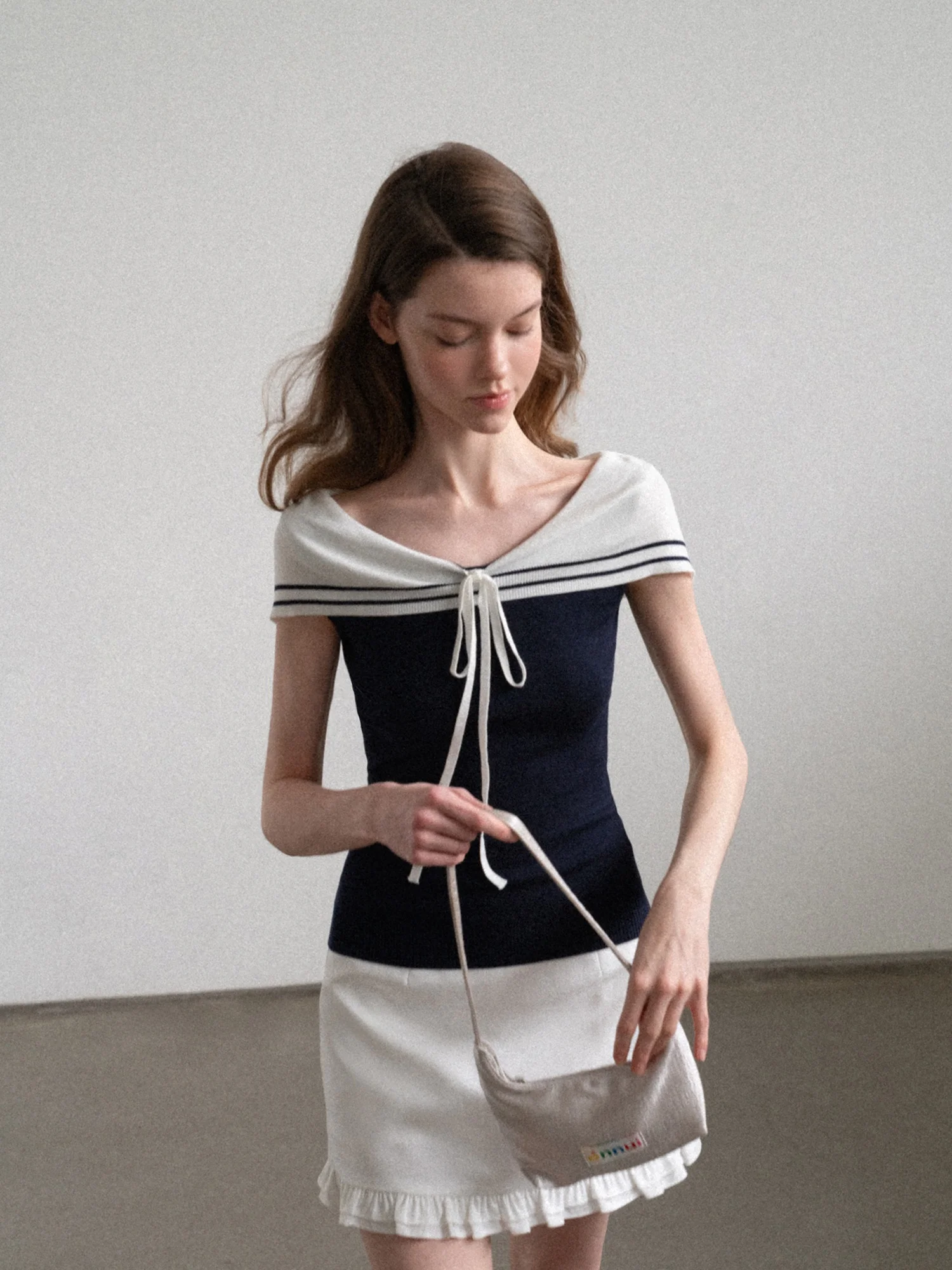 EGGKA Navy Style One Shoulder Belted Sleeveless Knitted Top Women Summer Korean Design Slim Fit Unique Top Casual Wear
EGGKA Navy Style One Shoulder Belted Sleeveless Knitted Top Women Summer Korean Design Slim Fit Unique Top Casual Wear