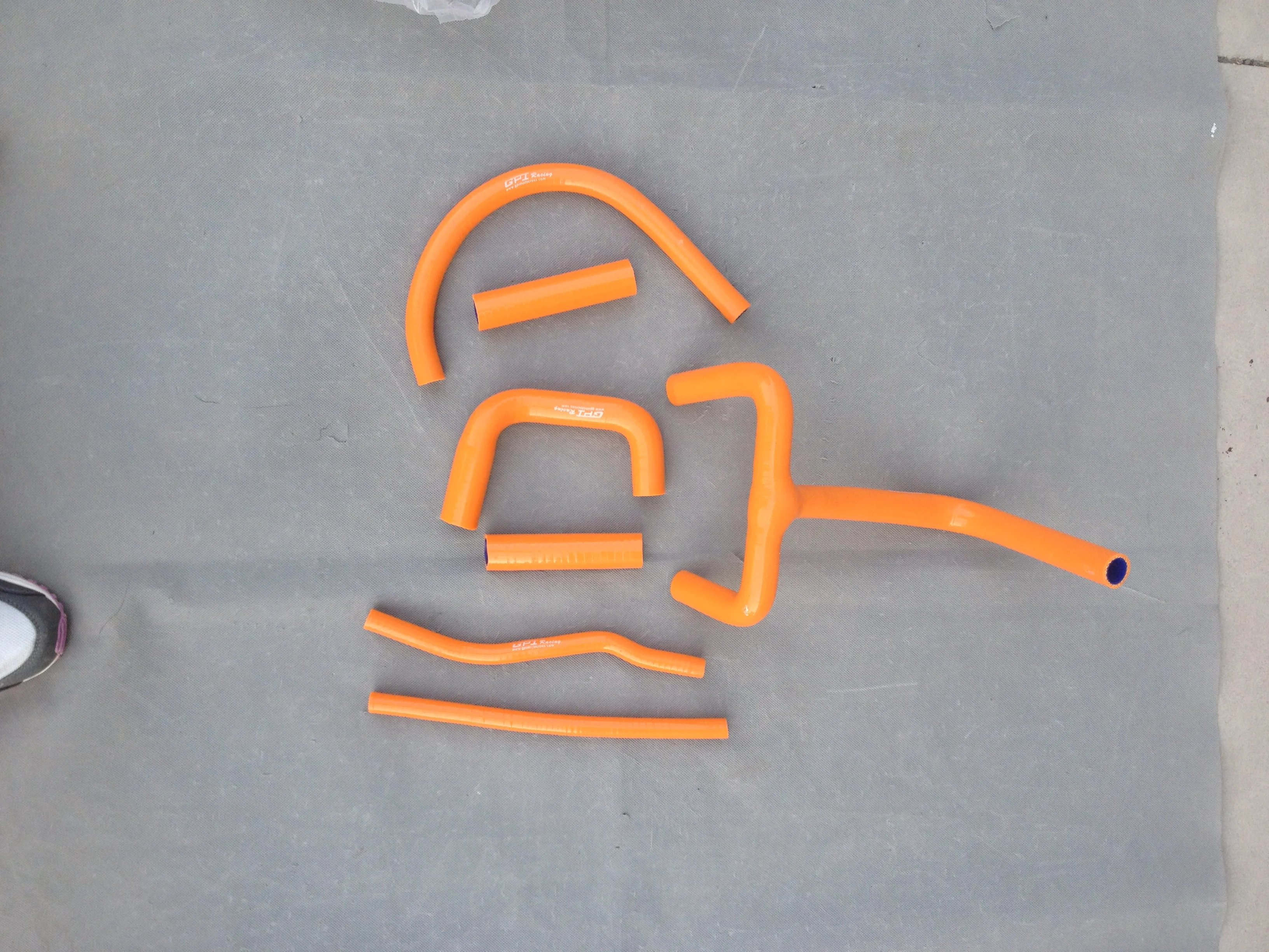 Silicone Radiator Hose For 1994-2007 KTM 620 625 640 660 LC4 SC Supermoto SX RXC TXC EGS Comp Limited 1998 1999 2000 2001 2002
Silicone Radiator Hose For 1994-2007 KTM 620 625 640 660 LC4 SC Supermoto SX RXC TXC EGS Comp Limited 1998 1999 2000 2001 2002