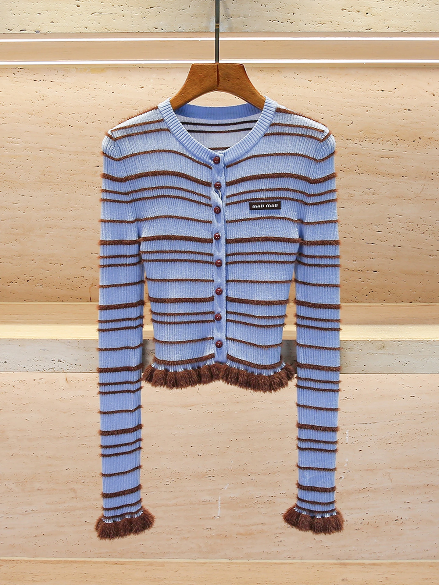 Высококачественный женский вязаный кардиган на осень-зиму в полоску со страусиными перьями, модный для поездок на работу, облегающий крой, удобное дышащее...
Высококачественный женский вязаный кардиган на осень-зиму в полоску со страусиными перьями, модный для поездок на работу, облегающий крой, удобное дышащее...