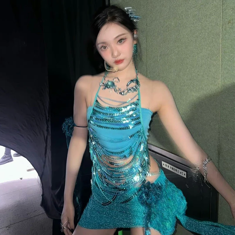 Новинка, костюм певицы, Корейская одежда для выступлений в стиле K-POP, жилет с блестками, топы, юбка асимметричного кроя с цветами, одежда для джазовых танцев JL5841
Новинка, костюм певицы, Корейская одежда для выступлений в стиле K-POP, жилет с блестками, топы, юбка асимметричного кроя с цветами, одежда для джазовых танцев JL5841