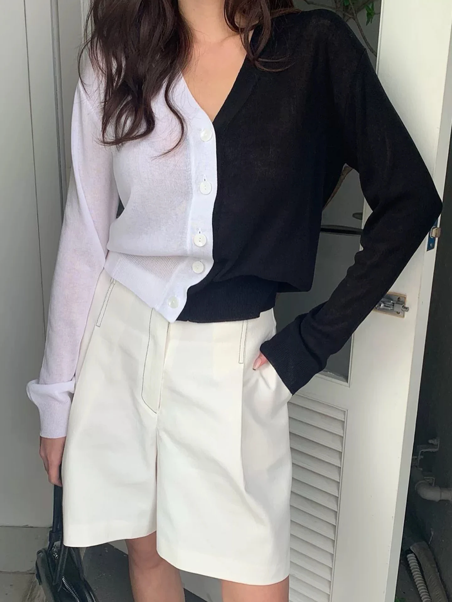 Lightweight Breathable Long Sleeve Knitted Shirt Women's Summer New Style Single Button Color Collision Design Casual Top
Lightweight Breathable Long Sleeve Knitted Shirt Women's Summer New Style Single Button Color Collision Design Casual Top