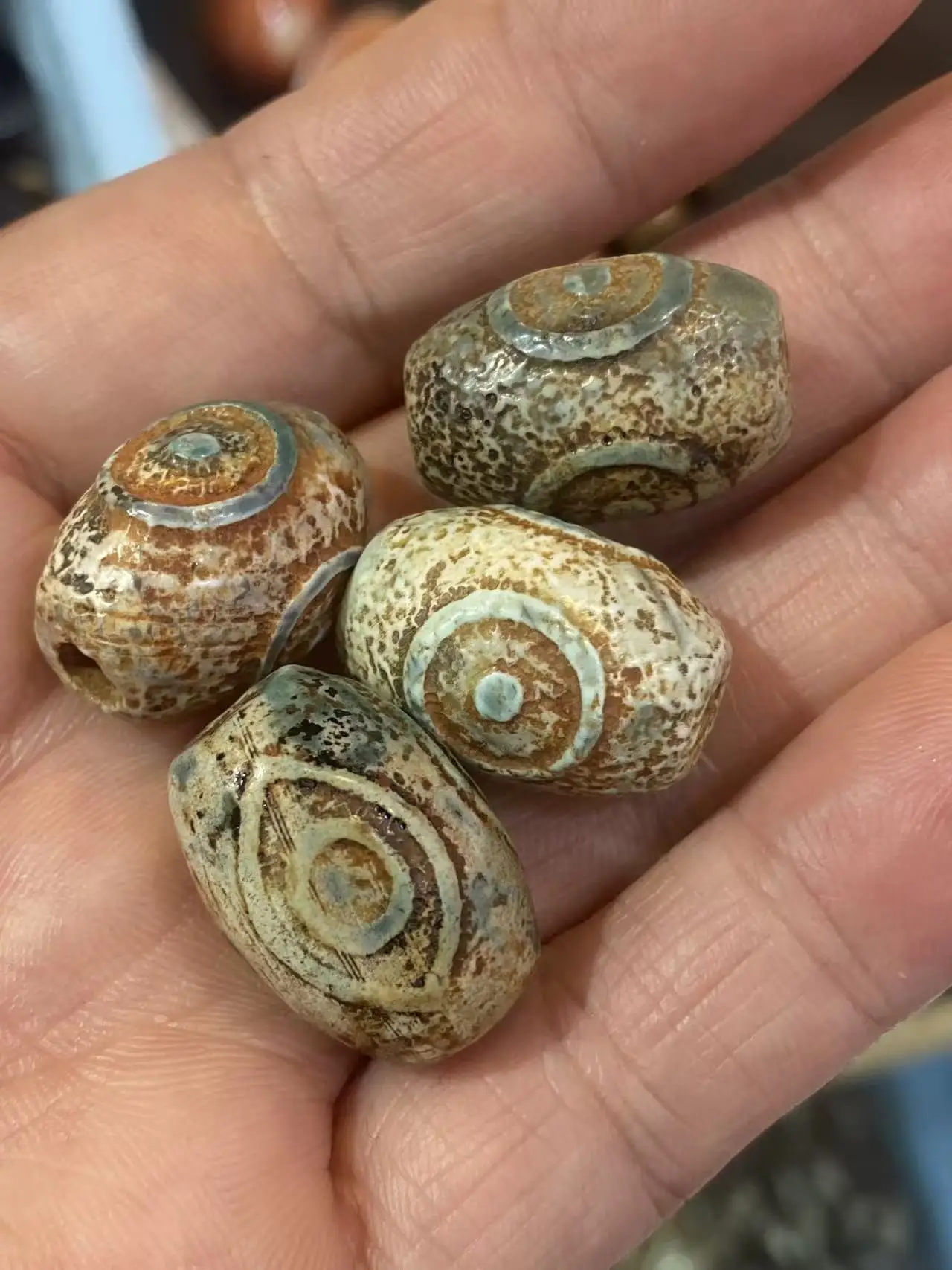 1PCS/LOT Select a good distribution service Weathered Daluo Dzi Relief Yellow-green Rough surface Eye-in-eye Phoenix eye
1PCS/LOT Select a good distribution service Weathered Daluo Dzi Relief Yellow-green Rough surface Eye-in-eye Phoenix eye