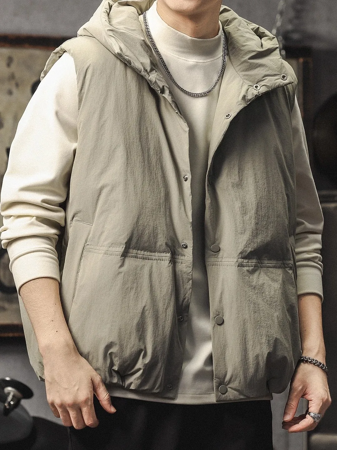 Мужской утепленный пуховый жилет большого размера с капюшоном, легкая зимняя повседневная модная куртка для активного отдыха
Мужской утепленный пуховый жилет большого размера с капюшоном, легкая зимняя повседневная модная куртка для активного отдыха