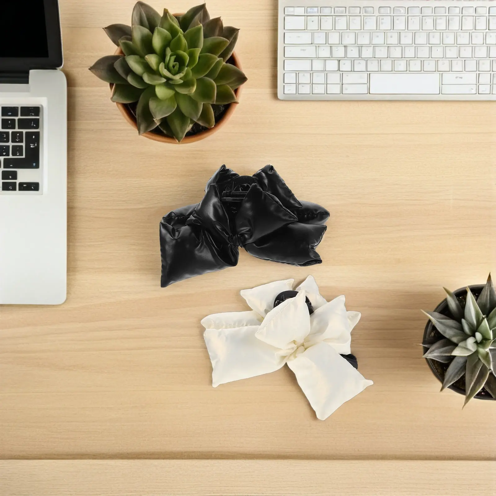 2Pcs Claw Hair Clips 3D Bowknot Design Black White Large Barrettes Stylish Hairpin Clips for Office Sports Hairstyles
2Pcs Claw Hair Clips 3D Bowknot Design Black White Large Barrettes Stylish Hairpin Clips for Office Sports Hairstyles