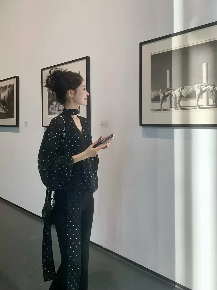 French Sle Polka Dot irt with Sa Lantern Sve V-Ne Women's Loose Fit Long Sve irt Regular Length Autumn 2025
French Sle Polka Dot irt with Sa Lantern Sve V-Ne Women's Loose Fit Long Sve irt Regular Length Autumn 2025