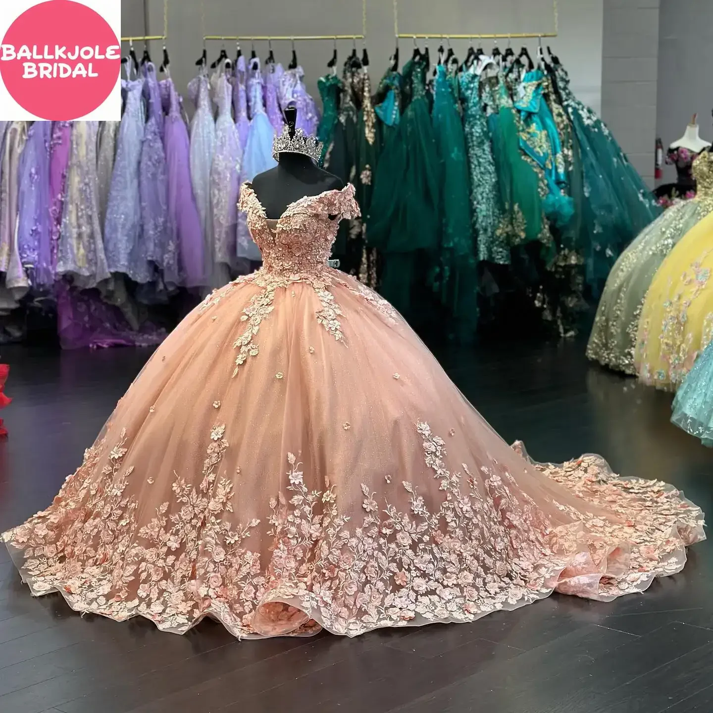 Ballkjole Luxury Off The Shoulder Quinceañera Dress 2024 Customized 15 Year Old Party Gown For 15 Años Celebration
Ballkjole Luxury Off The Shoulder Quinceañera Dress 2024 Customized 15 Year Old Party Gown For 15 Años Celebration