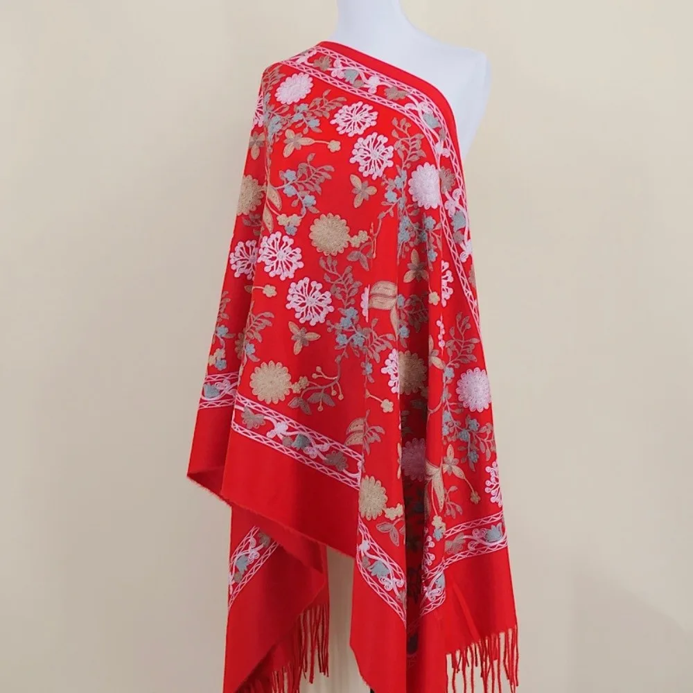 Имитация кашемировой шали с цветочным узором и бахромой, утепленная, роскошная, элегантная, длинная, в этническом стиле, зимняя теплая шаль-накидка
Имитация кашемировой шали с цветочным узором и бахромой, утепленная, роскошная, элегантная, длинная, в этническом стиле, зимняя теплая шаль-накидка