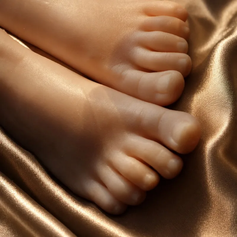 Ultra-realistic Female TPE Silicone Foot Model (Size 36)suitable for Photography and Displaying Nail Art Accessories and Hosiery
Ultra-realistic Female TPE Silicone Foot Model (Size 36)suitable for Photography and Displaying Nail Art Accessories and Hosiery