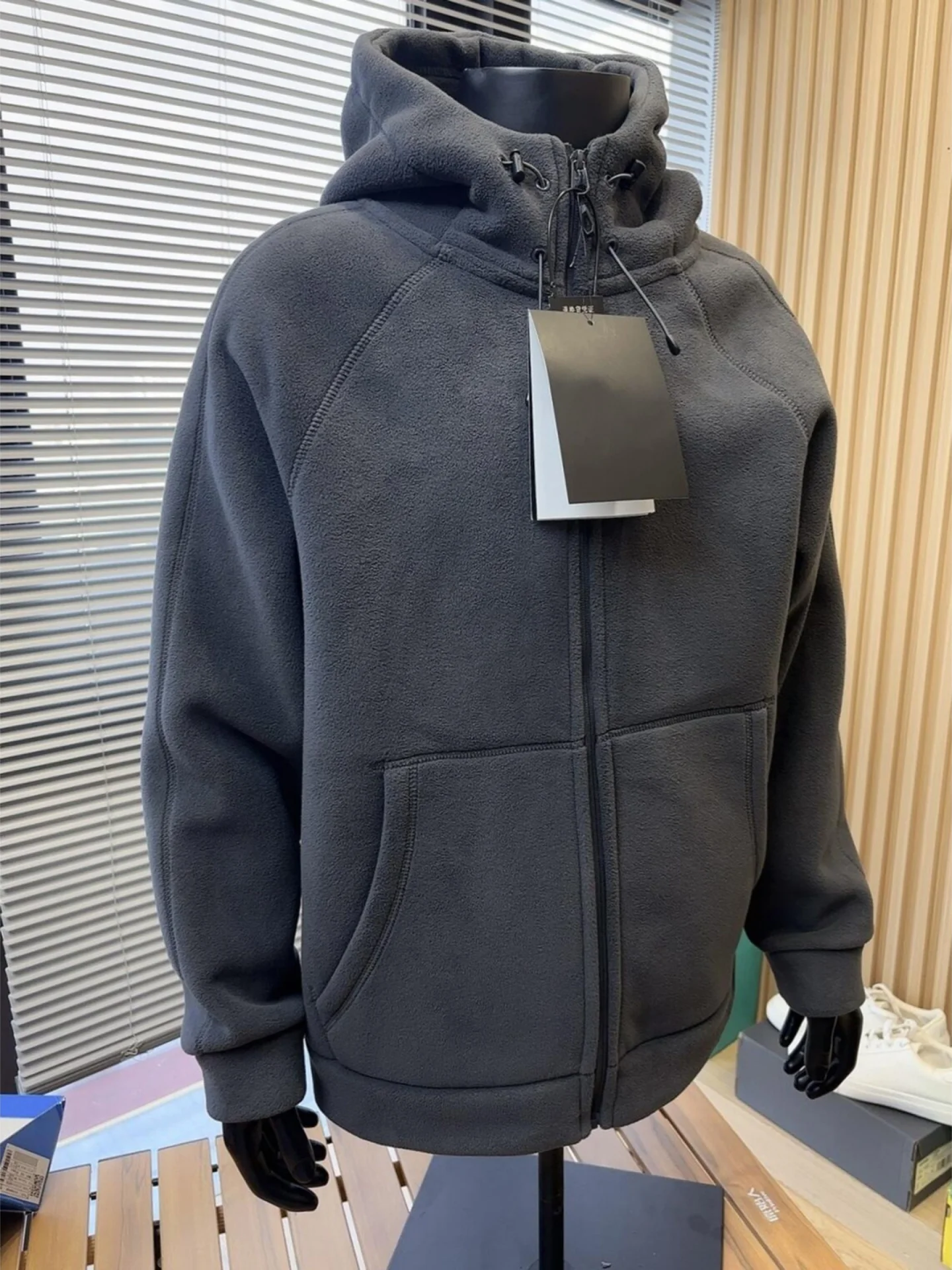 Куртка-бомбер HUSSO Fce с капюшоном, теплая, для активного отдыха, с декоративной молнией, повседневная, из полиэстера, с длинными рукавами
Куртка-бомбер HUSSO Fce с капюшоном, теплая, для активного отдыха, с декоративной молнией, повседневная, из полиэстера, с длинными рукавами