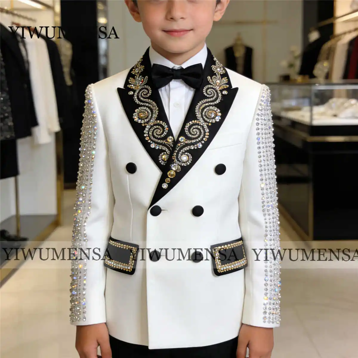 Twinkling Beading Crystals Boy Wedding Suits Black Peaked Lapel Prom Tuxedos Customized Children Formal Party Attire Kids Outfit
Twinkling Beading Crystals Boy Wedding Suits Black Peaked Lapel Prom Tuxedos Customized Children Formal Party Attire Kids Outfit