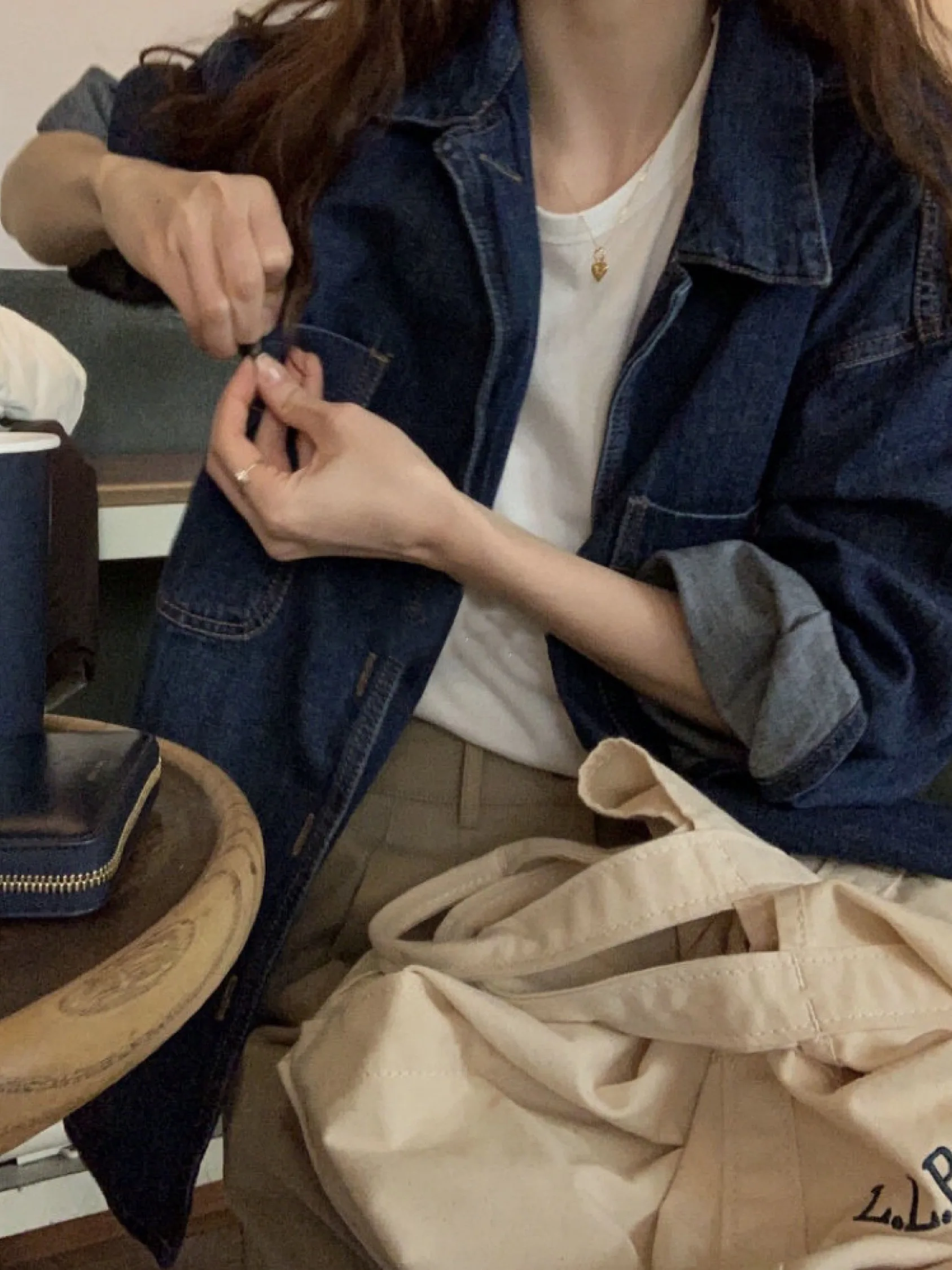 Miss Candy Korean Style Loose Casual Retro Blue Denim Shirt Jacket Women's Street Fashion Regular Length Flip Collar
Miss Candy Korean Style Loose Casual Retro Blue Denim Shirt Jacket Women's Street Fashion Regular Length Flip Collar