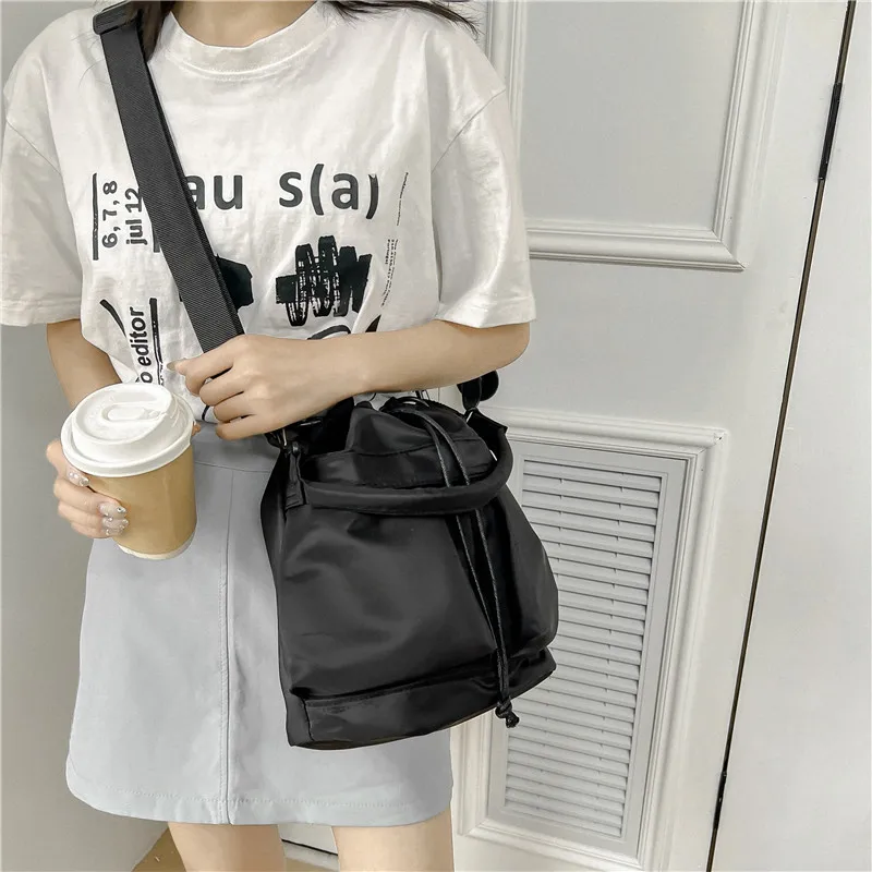 Large-capacity portable simple portable bucket bag outdoor travel sports wind shoulder bag fashion commuter slung bag
Large-capacity portable simple portable bucket bag outdoor travel sports wind shoulder bag fashion commuter slung bag