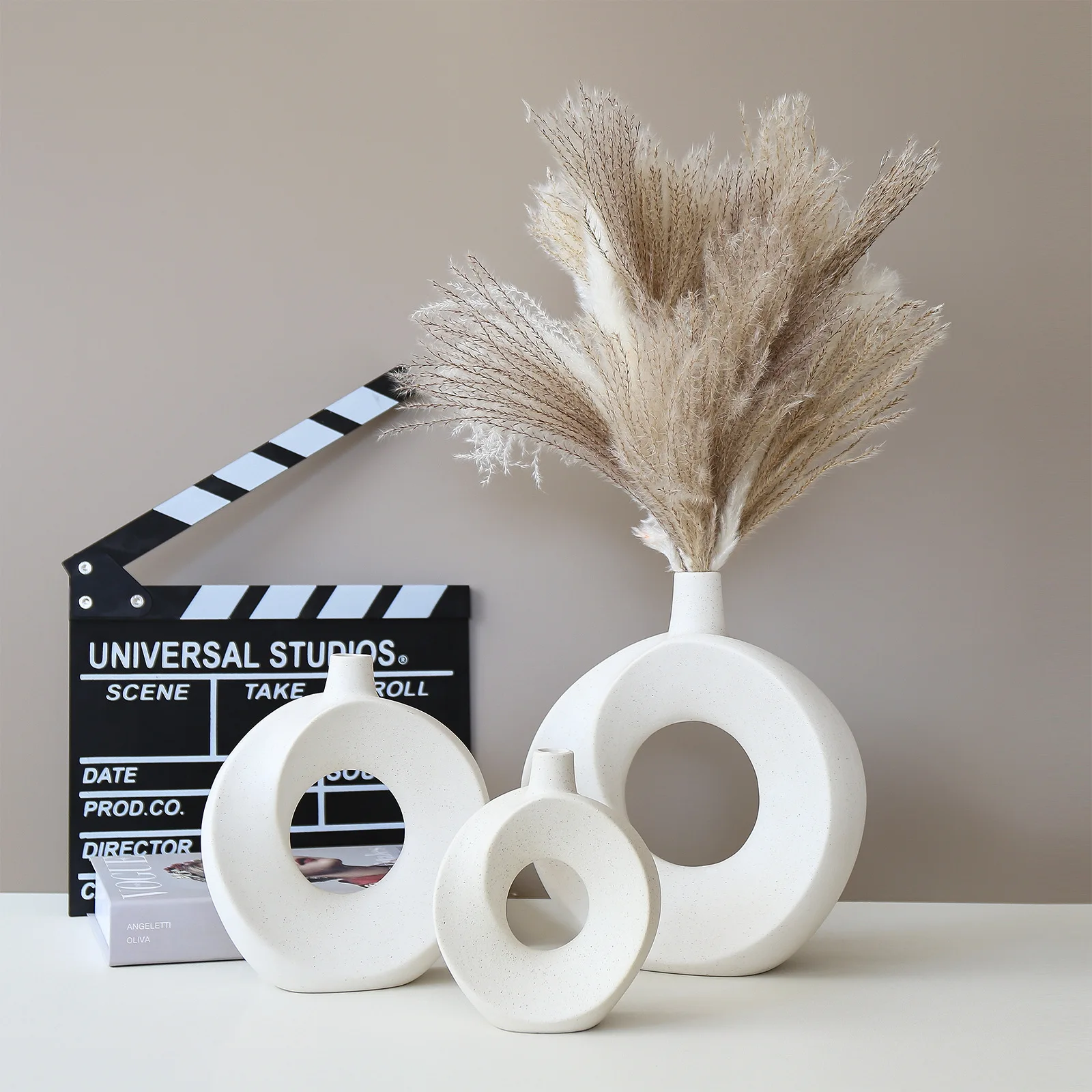 Распродажа, креативные керамические вазы специальной формы, украшения в скандинавском стиле, декоративные украшения для гостиной, книжный шкаф, цветочная композиция
Распродажа, креативные керамические вазы специальной формы, украшения в скандинавском стиле, декоративные украшения для гостиной, книжный шкаф, цветочная композиция