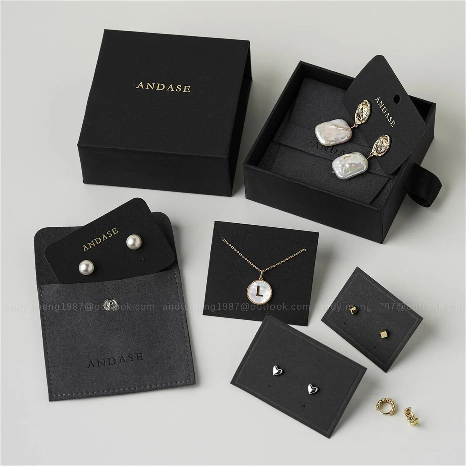 50pcs 8x8x3.5cm Jewelry box black custom box personalized logo necklace earrings ring jewelry packaging box best drawer box anni
50pcs 8x8x3.5cm Jewelry box black custom box personalized logo necklace earrings ring jewelry packaging box best drawer box anni