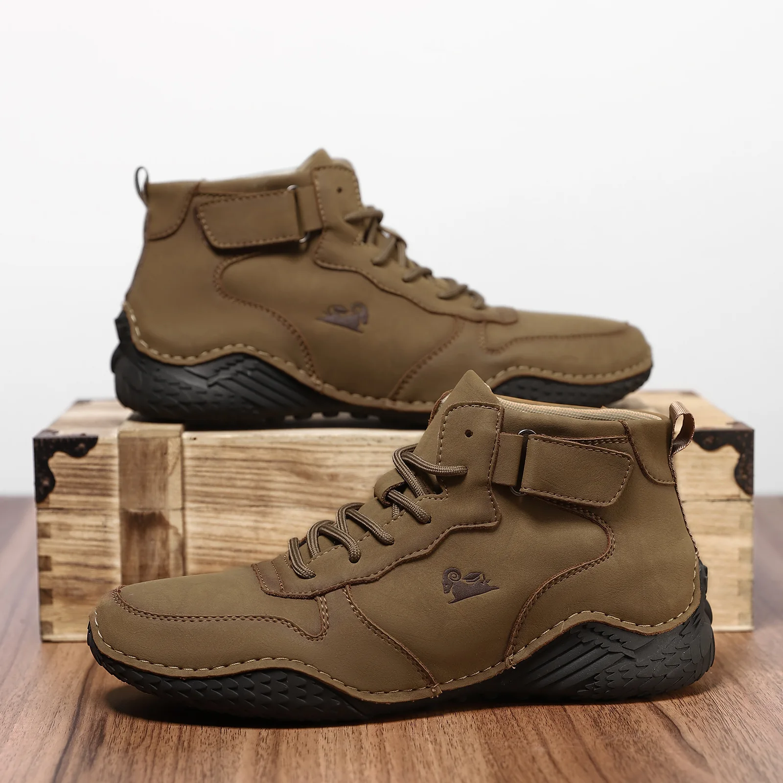 Повседневная обувь, осенние ботильоны для мужчин, мужские кроссовки на эластичной шнуровке, обувь на плоской подошве, модная, уютная, мягкая, износостойкая, противоскользящая
Повседневная обувь, осенние ботильоны для мужчин, мужские кроссовки на эластичной шнуровке, обувь на плоской подошве, модная, уютная, мягкая, износостойкая, противоскользящая