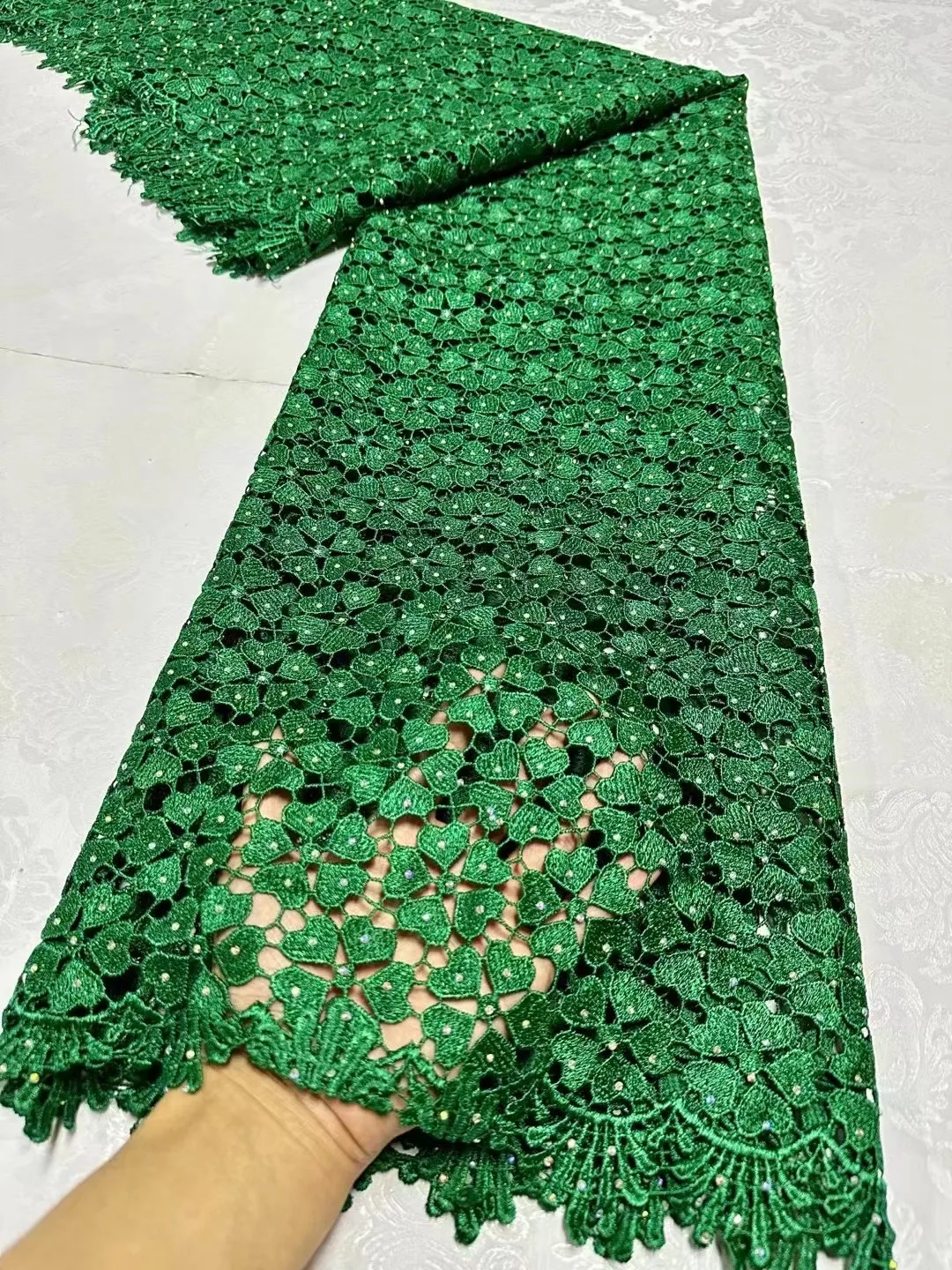 African French Guipure Cord Lace Fabric 2024 Hot Sale Nigerian Sequins Water Soluble Lace Fabric For Women Wedding Party Dresses
African French Guipure Cord Lace Fabric 2024 Hot Sale Nigerian Sequins Water Soluble Lace Fabric For Women Wedding Party Dresses