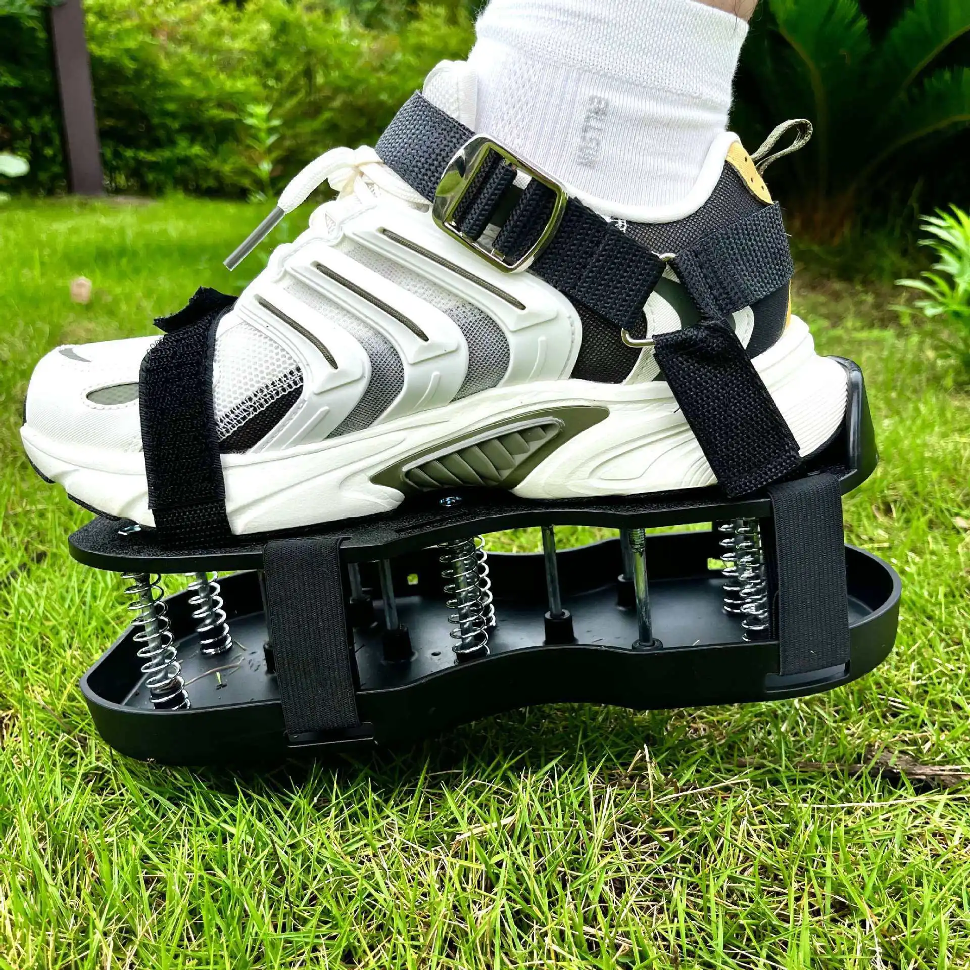Garden lawn soil loosening shoes Garden lawn soil loosening spikes Soil loosening artifact
Garden lawn soil loosening shoes Garden lawn soil loosening spikes Soil loosening artifact