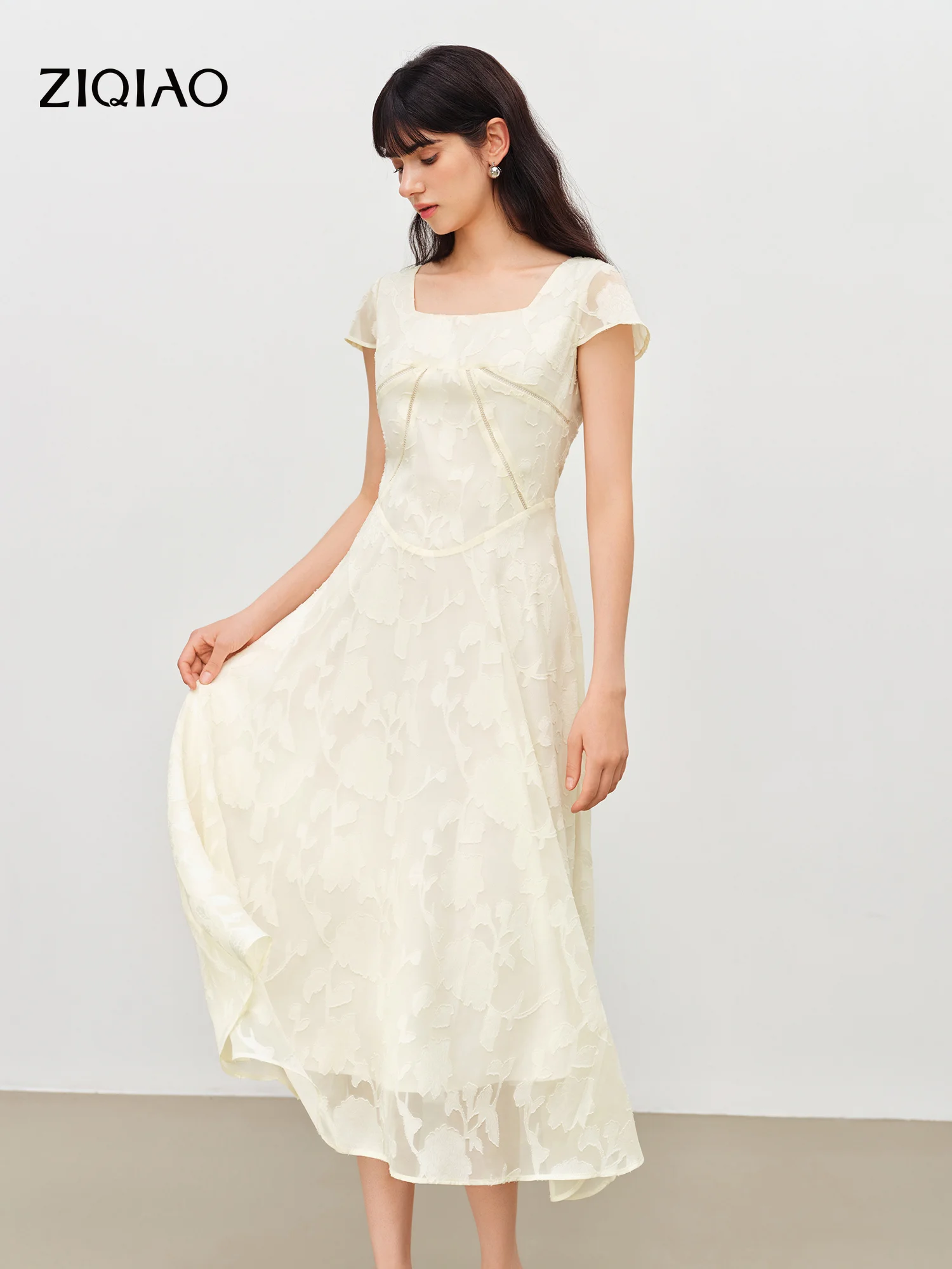 ZIQIAO Square Neck Flutter Sleeves Floral Textured Dress Fitted Waist Hollowed-out Lace Trim Women's Summer 2026 New Style
ZIQIAO Square Neck Flutter Sleeves Floral Textured Dress Fitted Waist Hollowed-out Lace Trim Women's Summer 2026 New Style