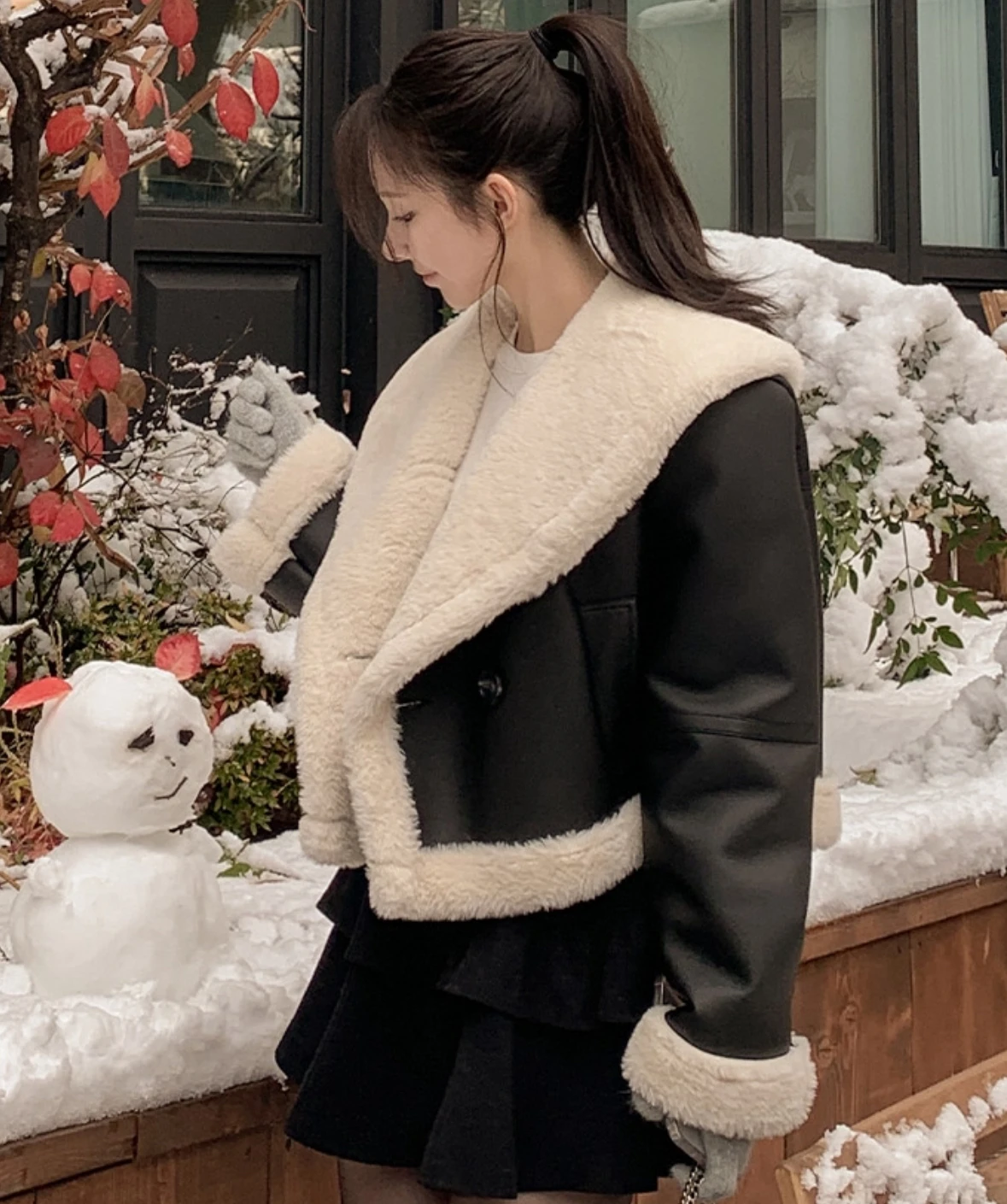 Gagarich Premium Fur Integrated PU Leather Jacket Motorcycle Suit Short Jacket Women 2025 Winter New Double Breasted Loose Top
Gagarich Premium Fur Integrated PU Leather Jacket Motorcycle Suit Short Jacket Women 2025 Winter New Double Breasted Loose Top