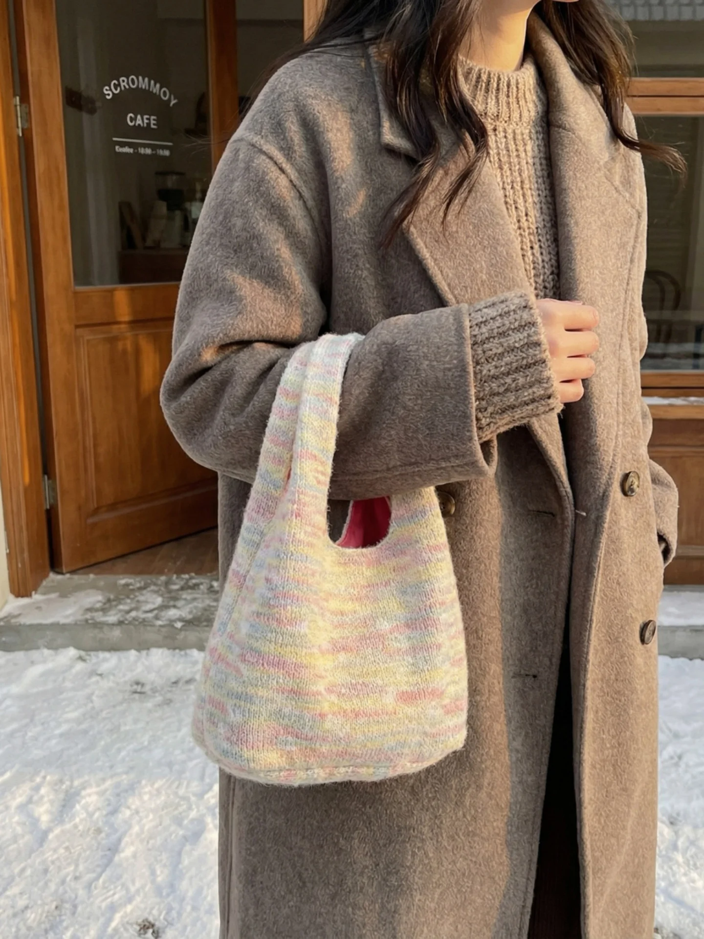 Cute Portable Plush Handbag Small Basket Handheld Bag Wristlet Bag Versatile Commuter Bag for Autumn Winter Youth Casual Use
Cute Portable Plush Handbag Small Basket Handheld Bag Wristlet Bag Versatile Commuter Bag for Autumn Winter Youth Casual Use