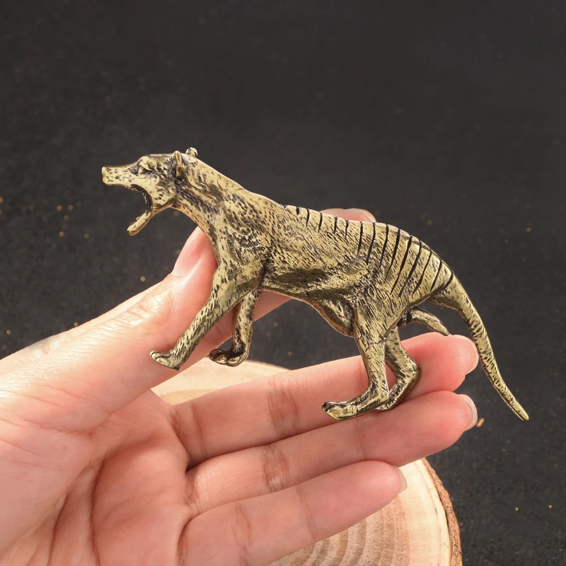 Little Fairy/ Retro Brass Ferocious Hunting Wolf Dog Desktop Ornaments Creative Metal Animal Sculptures Home Office Crafts Gifts
Little Fairy/ Retro Brass Ferocious Hunting Wolf Dog Desktop Ornaments Creative Metal Animal Sculptures Home Office Crafts Gifts