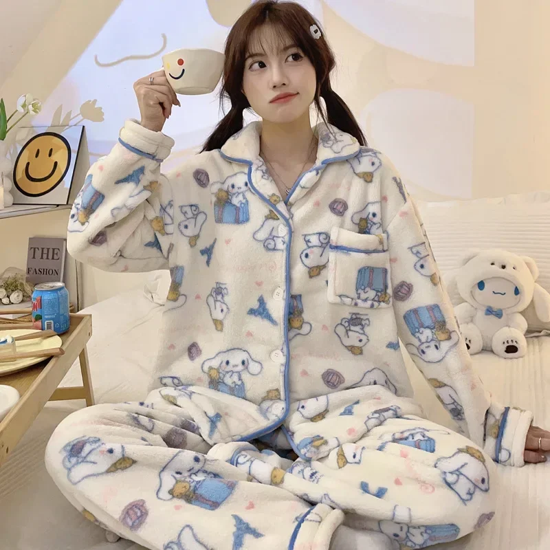 Пижамы Sanrio, зимний теплый комплект из двух предметов, домашняя одежда с милой собакой-пудингом, домашняя одежда Sanrio, милая пижама с собакой-пудингом с героями мультфильмов
Пижамы Sanrio, зимний теплый комплект из двух предметов, домашняя одежда с милой собакой-пудингом, домашняя одежда Sanrio, милая пижама с собакой-пудингом с героями мультфильмов