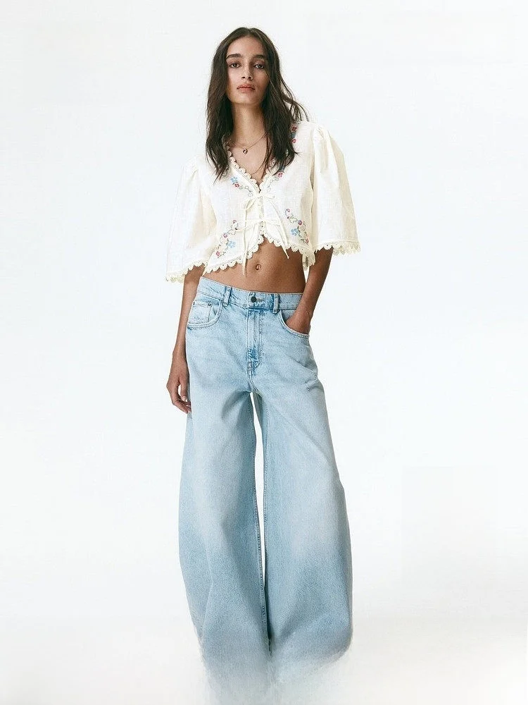 H&M Women's Short Sleeve Shirt Embroidered Vintage Style Cotton Fashion Outdoor Travel Wear Spring 2026 Gathered Hem V-Neck
H&M Women's Short Sleeve Shirt Embroidered Vintage Style Cotton Fashion Outdoor Travel Wear Spring 2026 Gathered Hem V-Neck