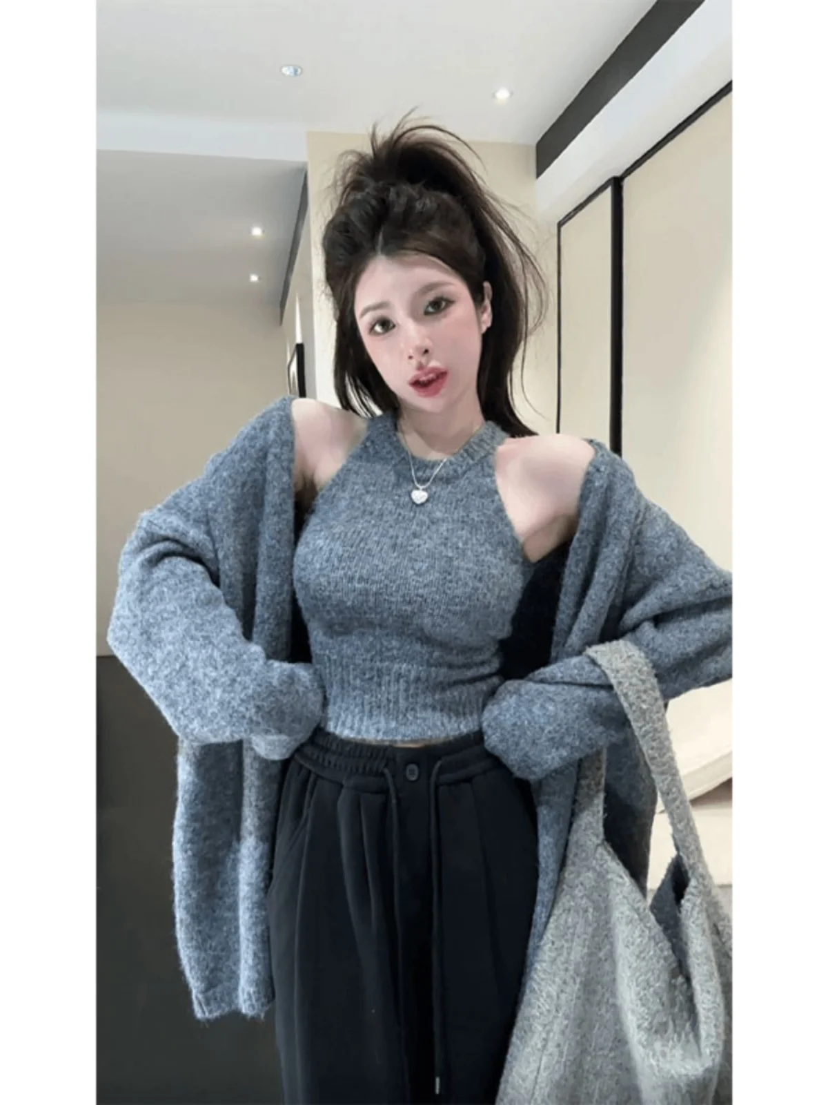 Grey Soft Sweater Cardigan Women's Style 2025 New Autumn Winter Korean Lazy Knitted Vest Two-Piece Set Loose Fit Long Sleeve
Grey Soft Sweater Cardigan Women's Style 2025 New Autumn Winter Korean Lazy Knitted Vest Two-Piece Set Loose Fit Long Sleeve