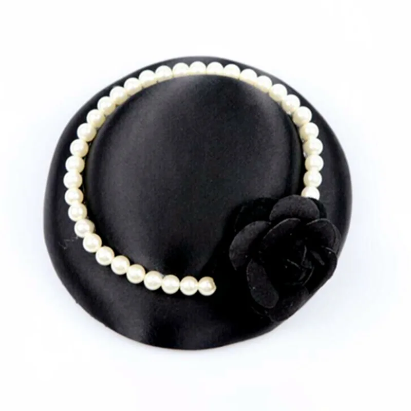 Retro British Satin Camellia Top Hat Dance Party Performance Show Elegant Temperament Pearl Edge Round Head Hat
Retro British Satin Camellia Top Hat Dance Party Performance Show Elegant Temperament Pearl Edge Round Head Hat