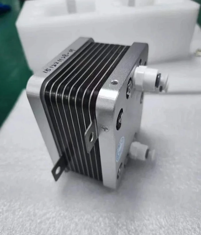 Генератор электролиза чистой воды с аккумулятором PEM на 800 мл
Генератор электролиза чистой воды с аккумулятором PEM на 800 мл