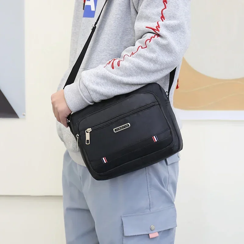 Men's casual business small handbag paragraph Oxford cloth shoulder bag business commuting waterproof nylon men's bag
Men's casual business small handbag paragraph Oxford cloth shoulder bag business commuting waterproof nylon men's bag
