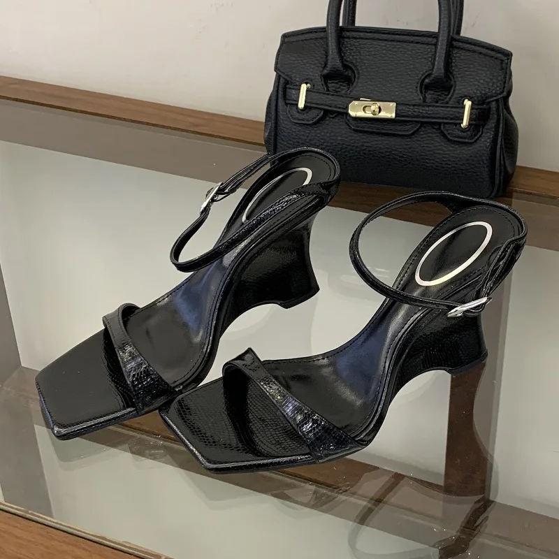Eilyken 2026 Fashion Summer Square Toe Buckle Strap Women Slippers Street Style Design Wedges High Heels Party Shoes
Eilyken 2026 Fashion Summer Square Toe Buckle Strap Women Slippers Street Style Design Wedges High Heels Party Shoes
