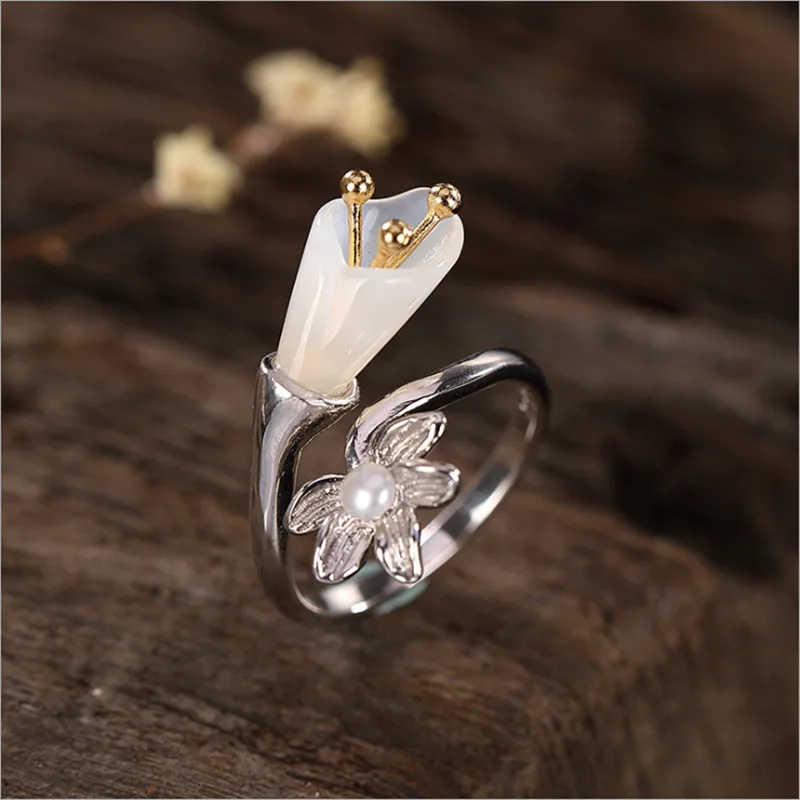 Calla Lily Flowers Natural Hotan Jade Rings Women Floral Finger Ring Glossy 925 Silver Freshwater Pearl Ring Exotic Jewelry
Calla Lily Flowers Natural Hotan Jade Rings Women Floral Finger Ring Glossy 925 Silver Freshwater Pearl Ring Exotic Jewelry