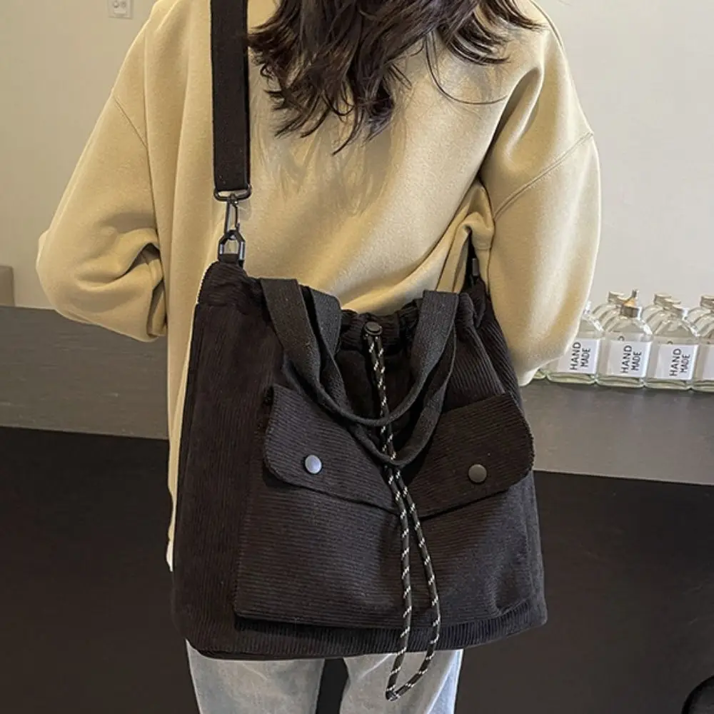 Large Capacity Nylon Drawstring Shoulder Bag Korean Style Casual Oxford Cloth Crossbody Bag Solid Color Lightweight Handbag
Large Capacity Nylon Drawstring Shoulder Bag Korean Style Casual Oxford Cloth Crossbody Bag Solid Color Lightweight Handbag