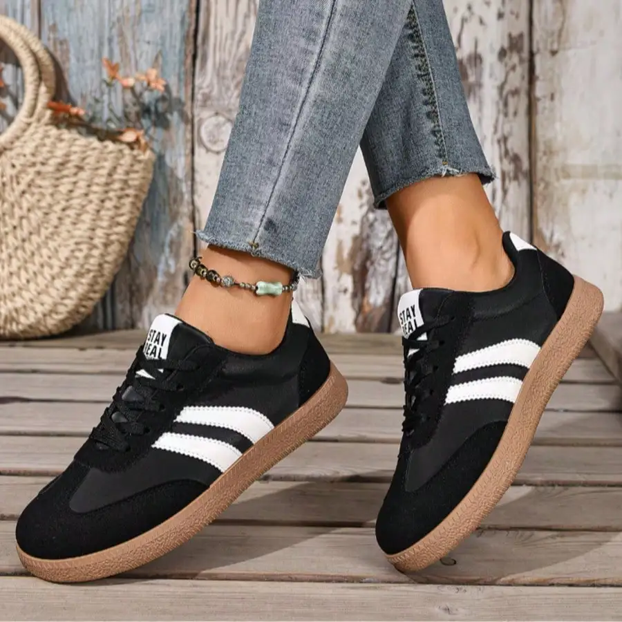 Retro Color Blocked Training Shoes Lace Up Non Slip Versatile Casual Sneakers For Women
Retro Color Blocked Training Shoes Lace Up Non Slip Versatile Casual Sneakers For Women